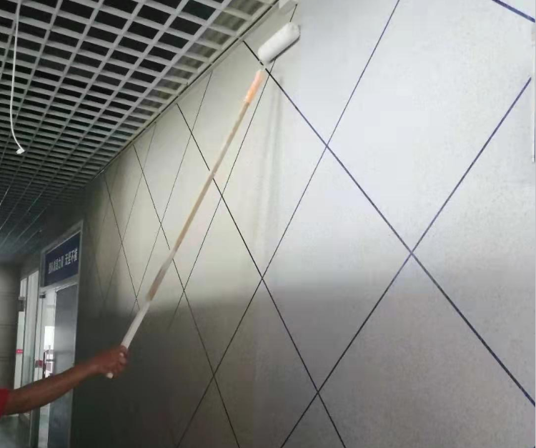 真石漆施工中的罩面漆究竟有什么神奇功效？華喆給你一一揭秘！