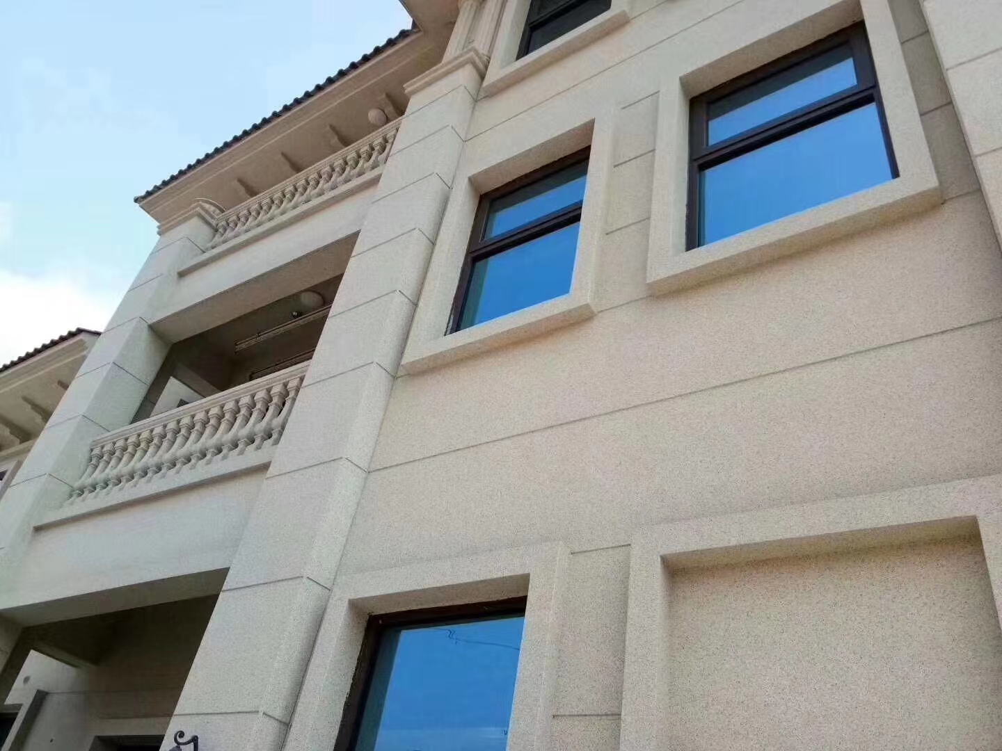 華喆仿石漆愿你能像向日葵一樣，迎著陽(yáng)光向上！