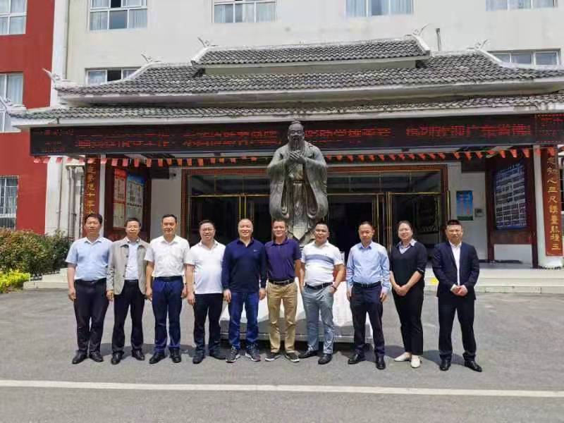 “鳳彩”助學(xué)，金涂寶與你“益”路同行！